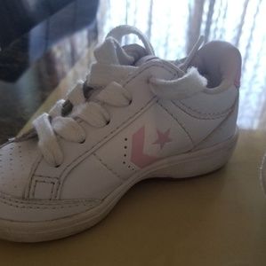 Little girls converse